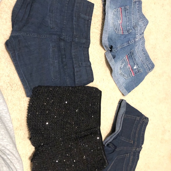 4 pairs of barely worn shorts - Picture 2 of 6